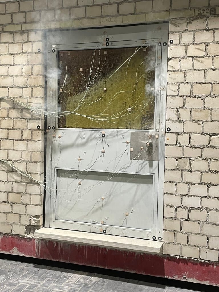 Tür während einer Brandprüfung T30